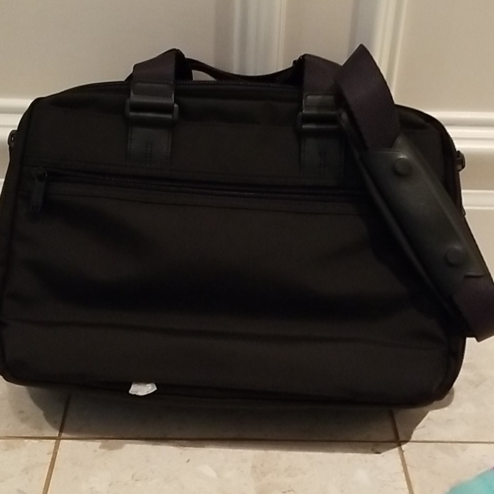 Tumi - Picture 3 of 8